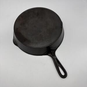 Pre Griswold Erie #8 Cast Iron Skillet with Star Maker’s Mark Second Series
